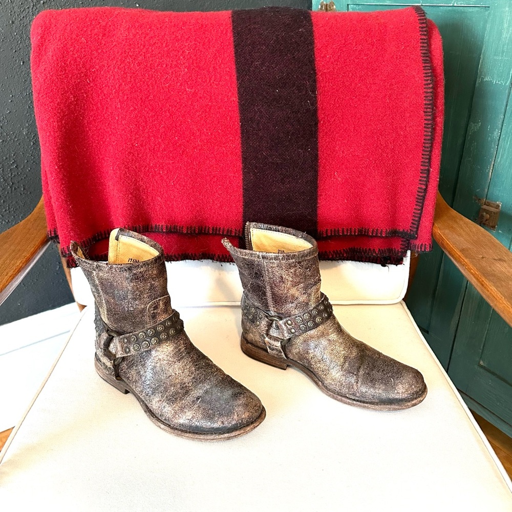 Frye brown distressed Phillip Studded Harness Short boots sz 7.5